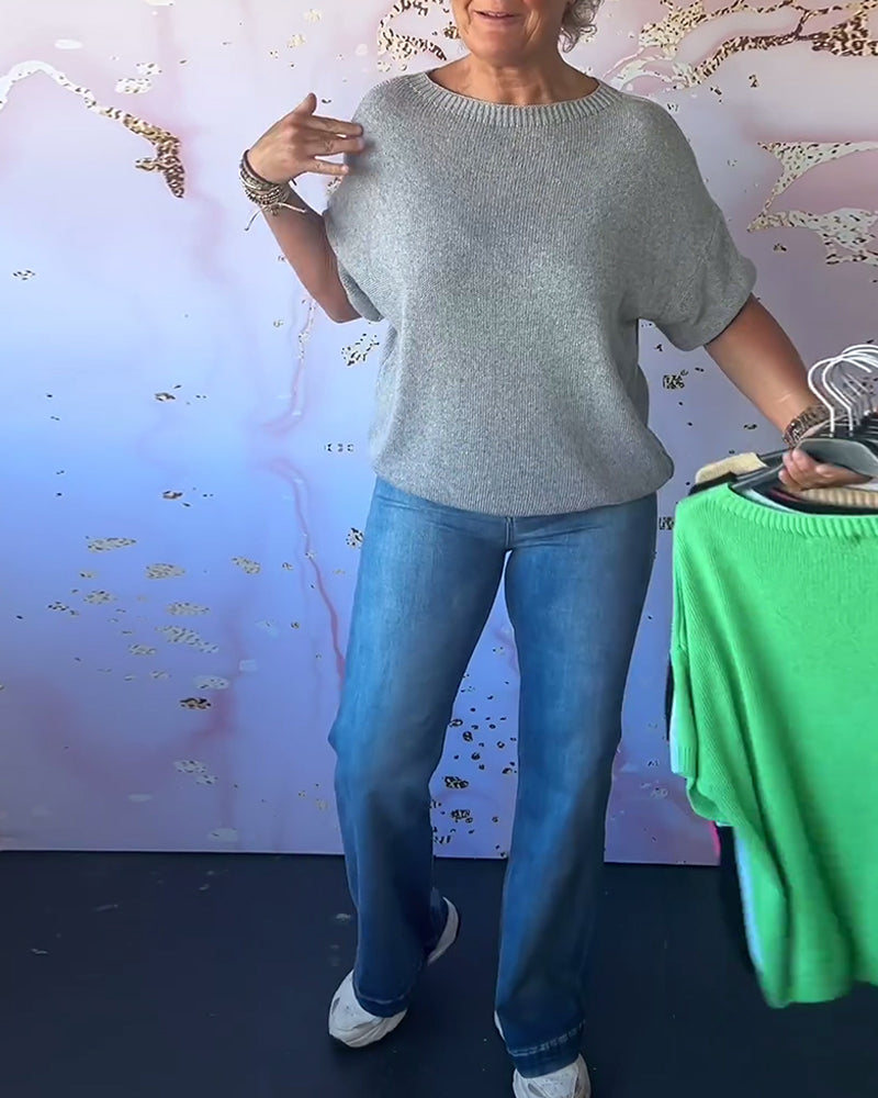 סוודר בצבע אחיד עם גזרה נינוחה וצווארון עגול
