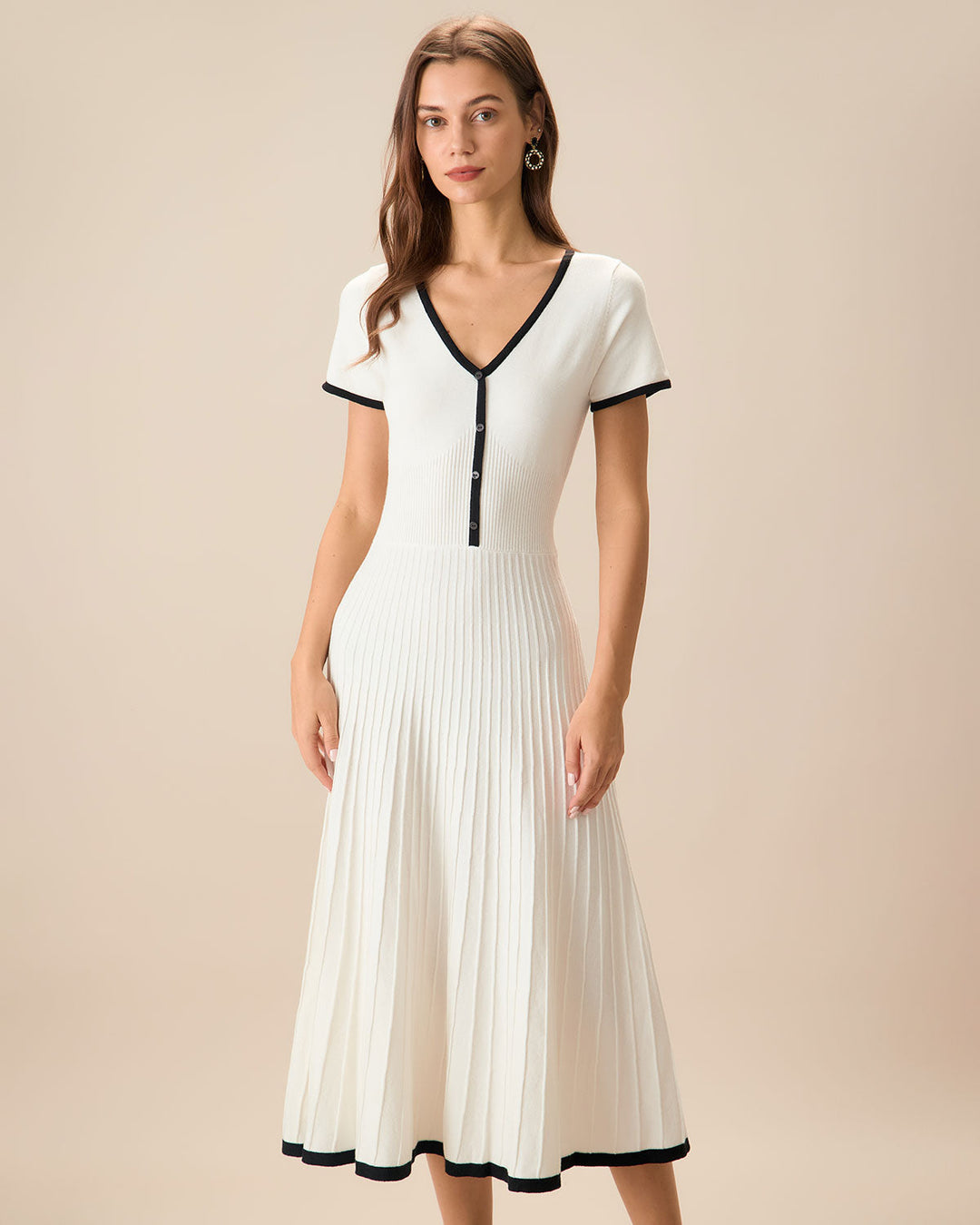 Kontrastierendes Damen-Midikleid in Weiß mit Pullover