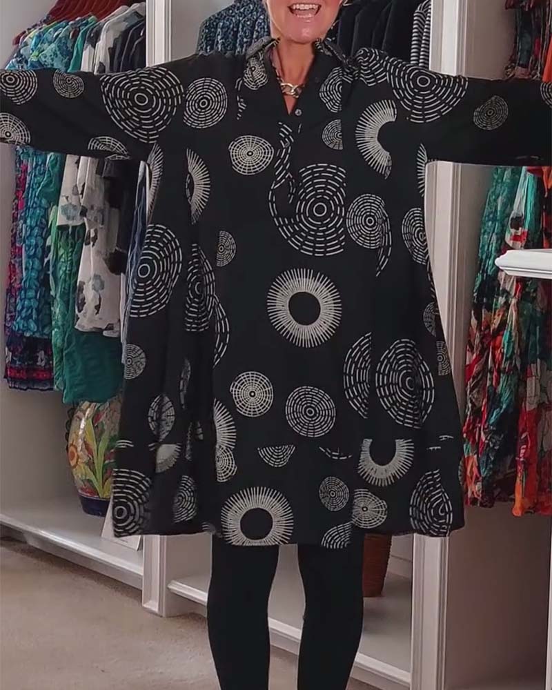שמלה קז'ואל עם הדפס גיאומטרי ודשים אופנתיים