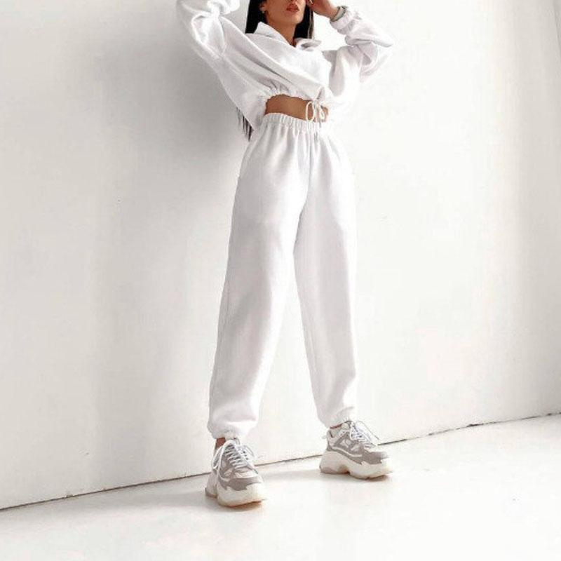 אנסמבל שני חלקים עם צווארון עומד וגזרה נינוחה