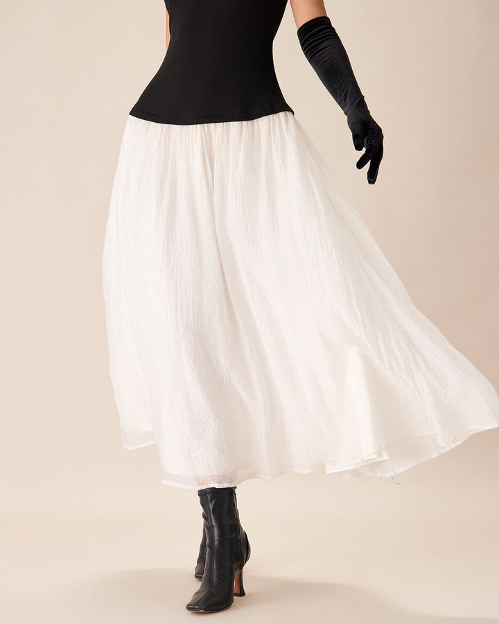 Schwarzes, geripptes Maxikleid mit kontrastierenden פרטים aus Strick