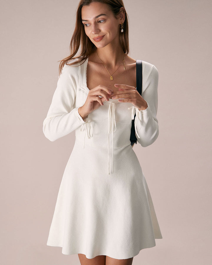 Minikleid in Weiß mit quadratischem Ausschnitt