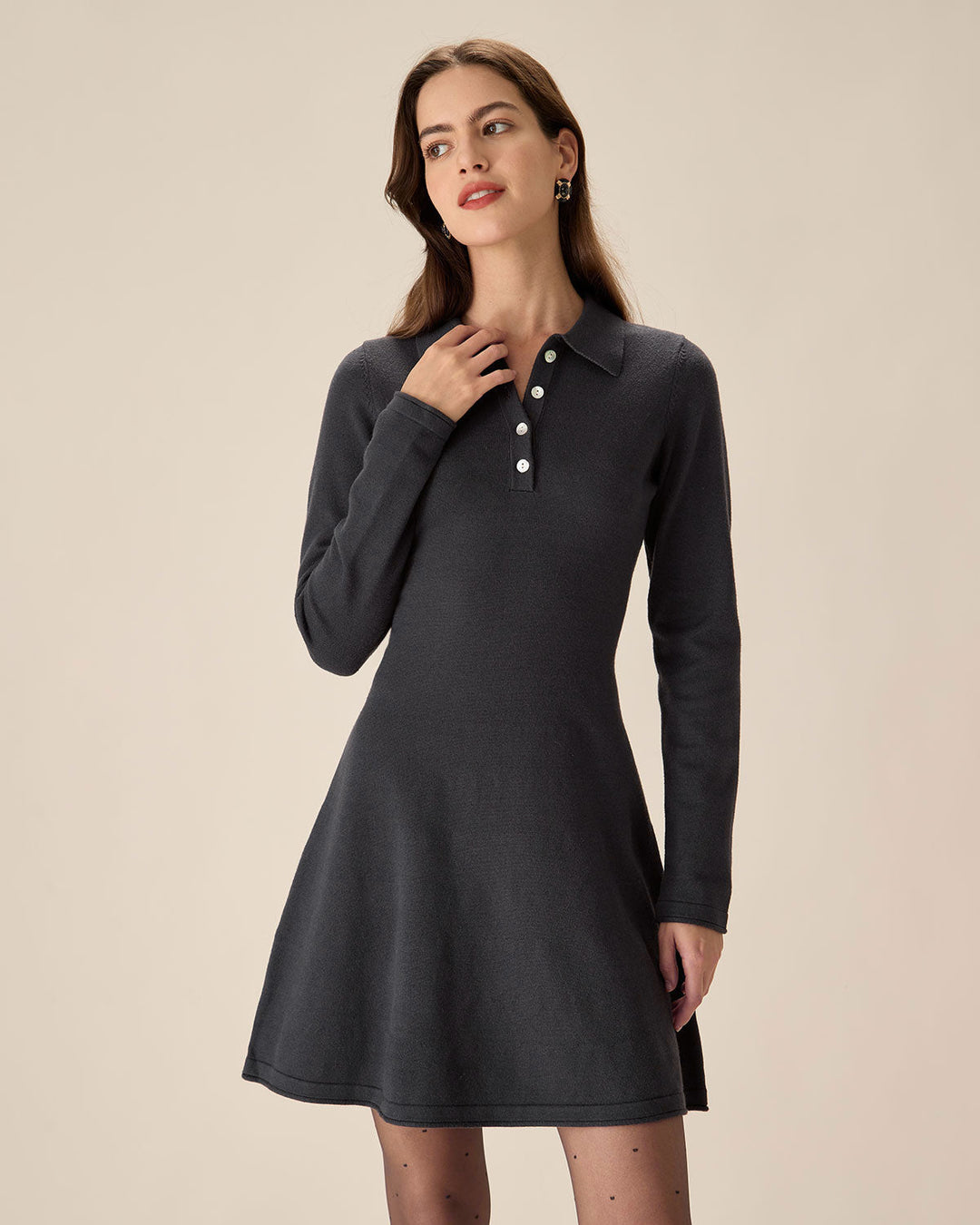 Graues, plissiertes Minikleid mit Pullover-Design