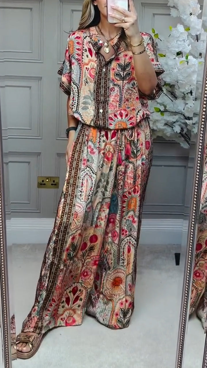 חליפה נינוחה בגזרה רחבה עם צווארון עגול והדפס