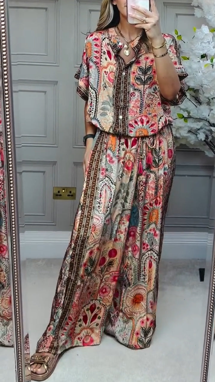 חליפה נינוחה בגזרה רחבה עם צווארון עגול והדפס