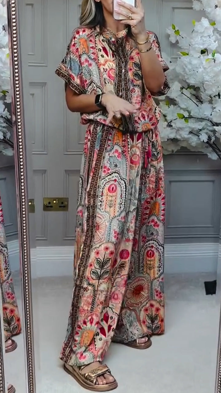 חליפה נינוחה בגזרה רחבה עם צווארון עגול והדפס