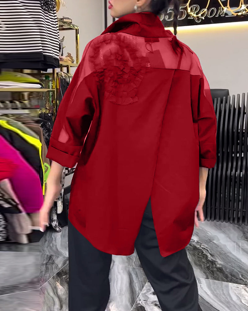 חולצה עם טלאים ודוגמא פרחונית וצווארון הפיך