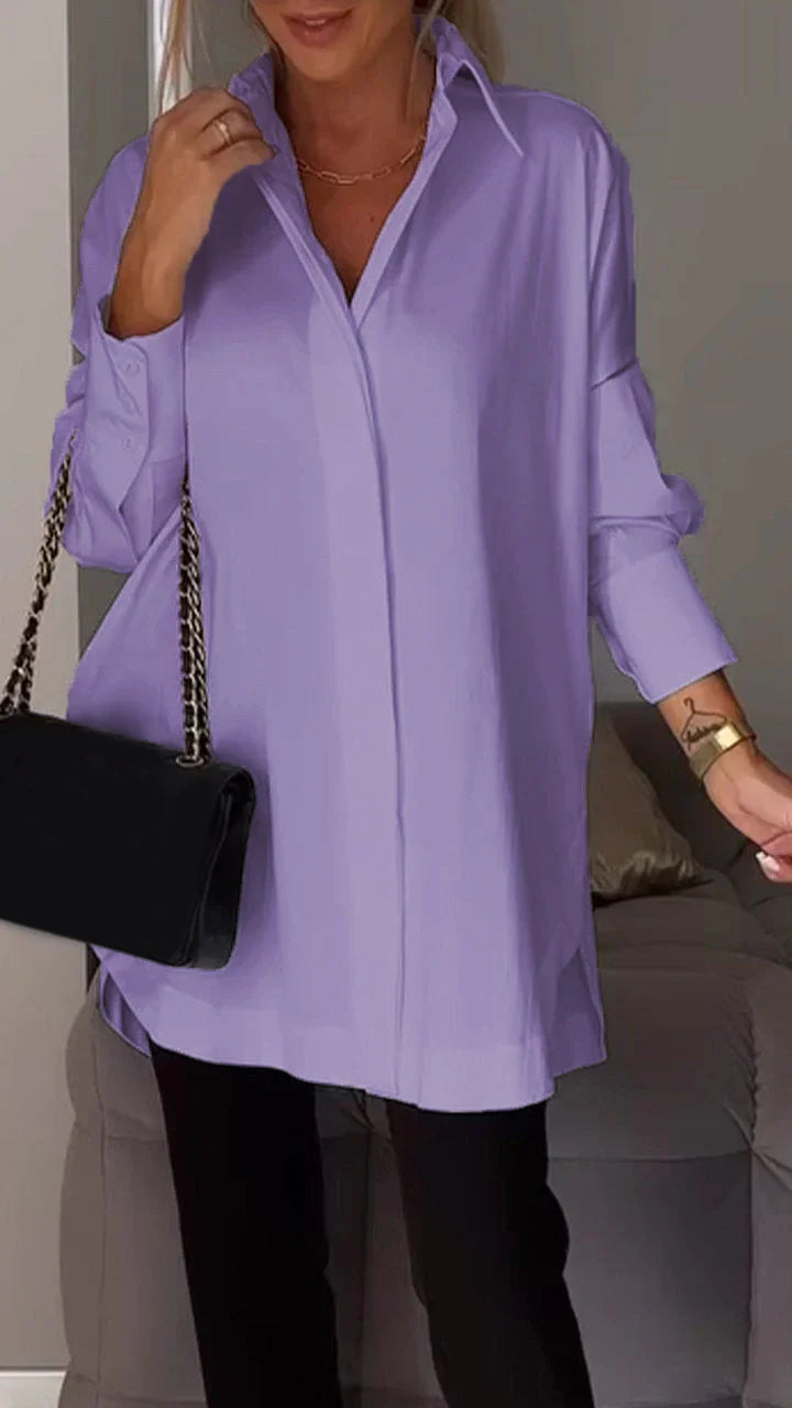 חולצה לבנה עם דש ופרט שסע