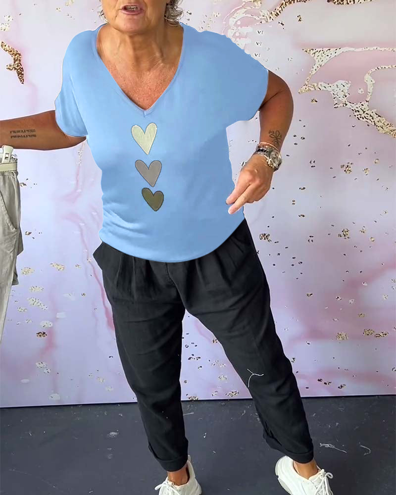 חולצת אהבה עם צווארון V ושרוולים קצרים