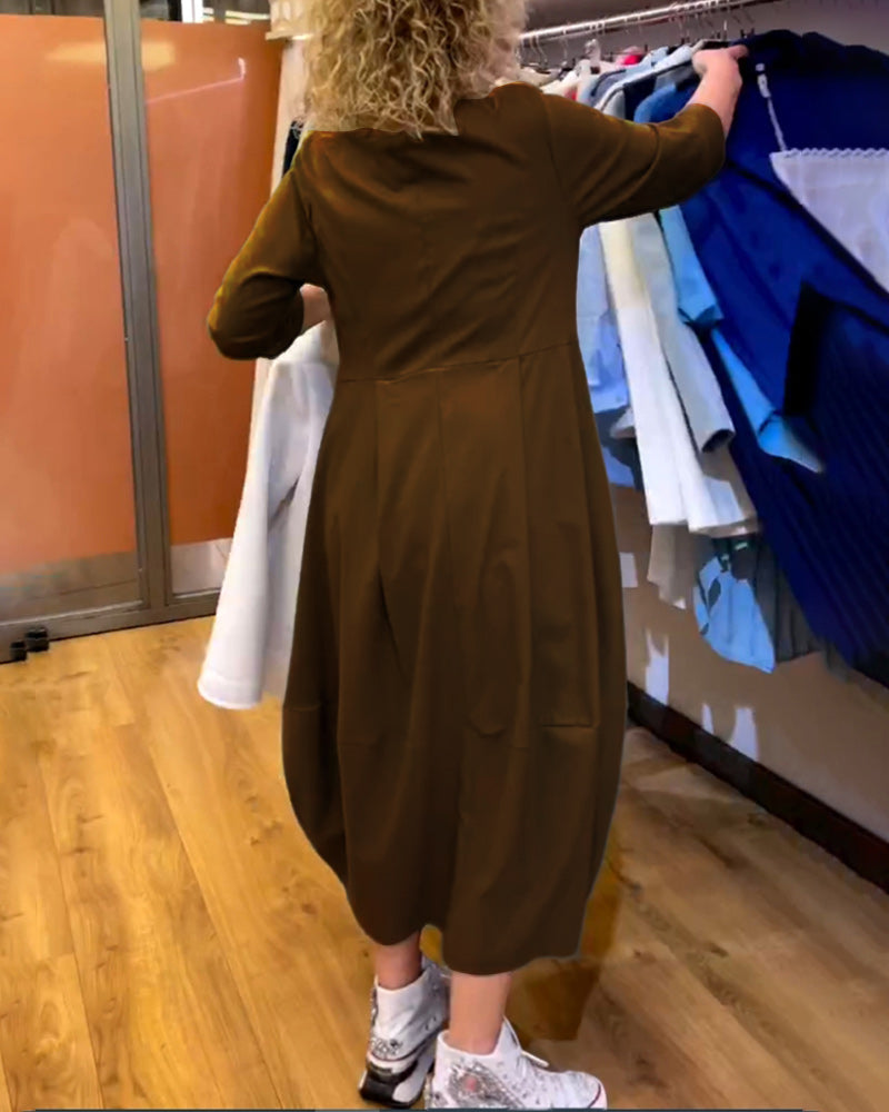שמלה עם צווארון עגול ושרוולים שלושה רבעים