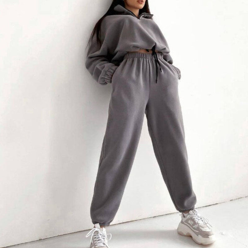 אנסמבל שני חלקים עם צווארון עומד וגזרה נינוחה