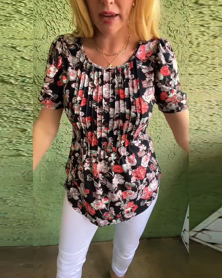 חולצה פרחונית עם קפלים, צווארון עגול ושרוולים נפוחים