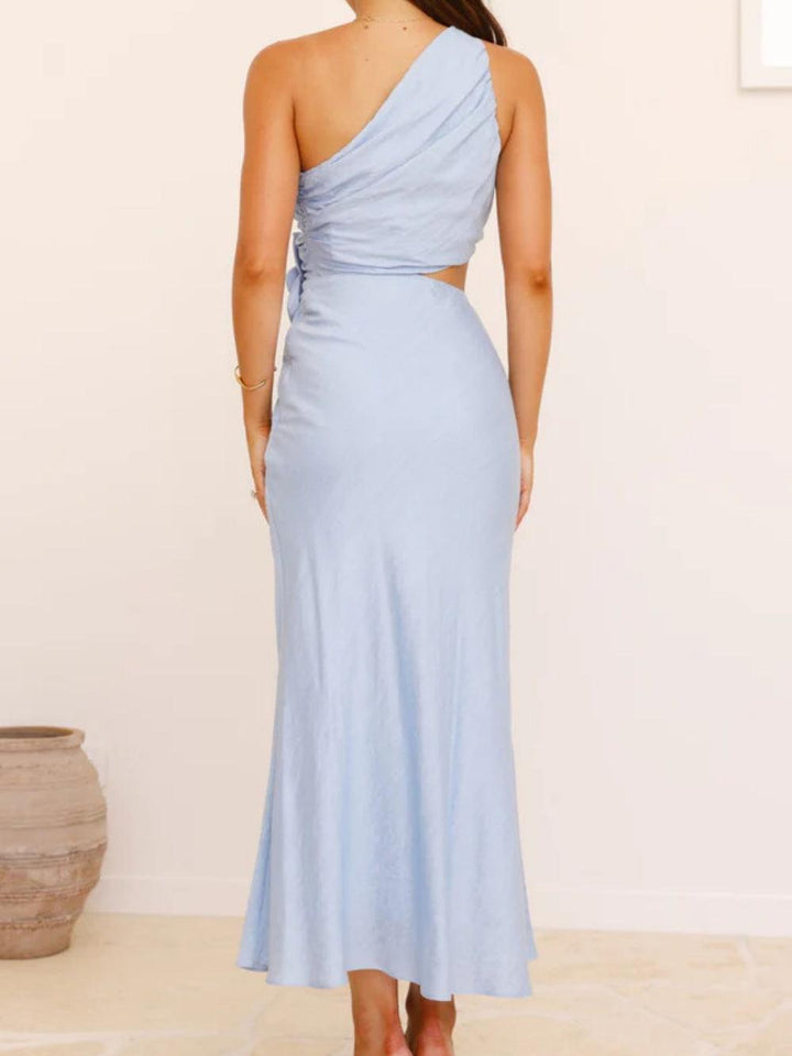 Off-Shoulder Dress in Solid Color Featuring 3D Floral Accents