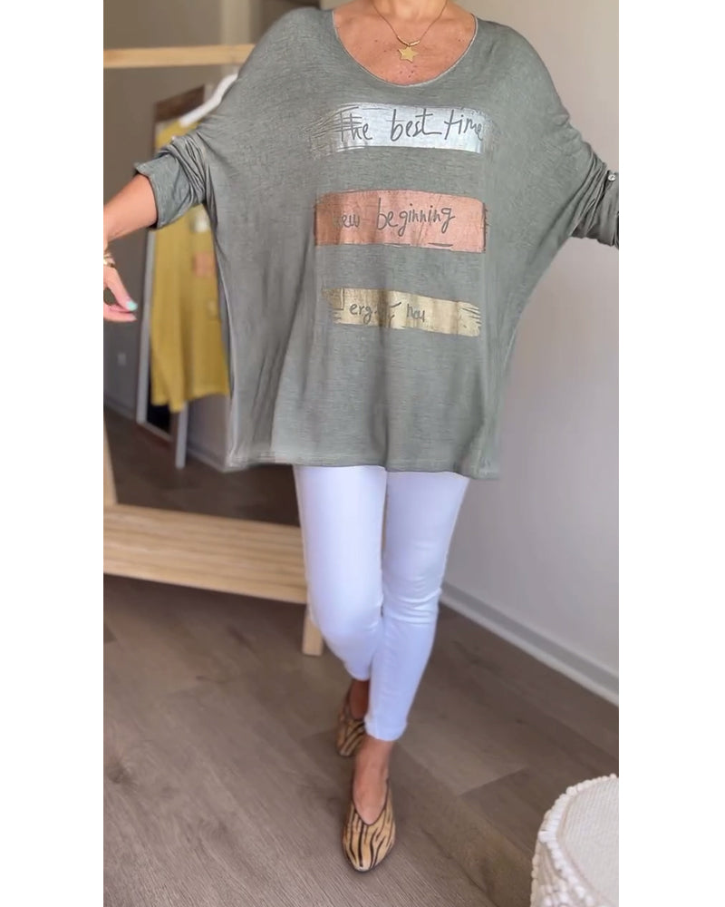 חולצה עם צווארון עגול ושרוולים ארוכים והדפס אותיות