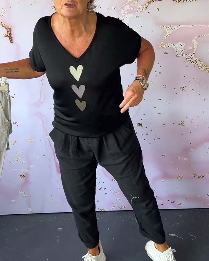 חולצת אהבה עם צווארון V ושרוולים קצרים