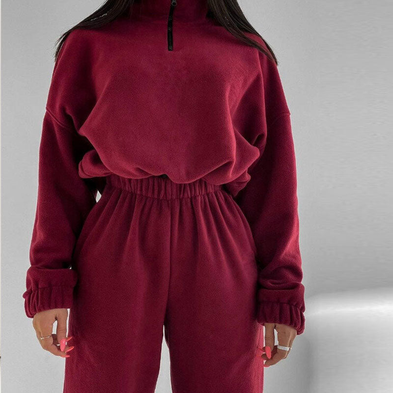 אנסמבל שני חלקים עם צווארון עומד וגזרה נינוחה