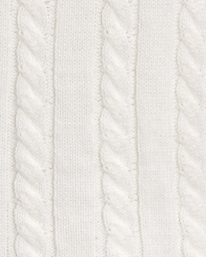 Weißer Pullover mit auffälligen Kontrastknöpfen