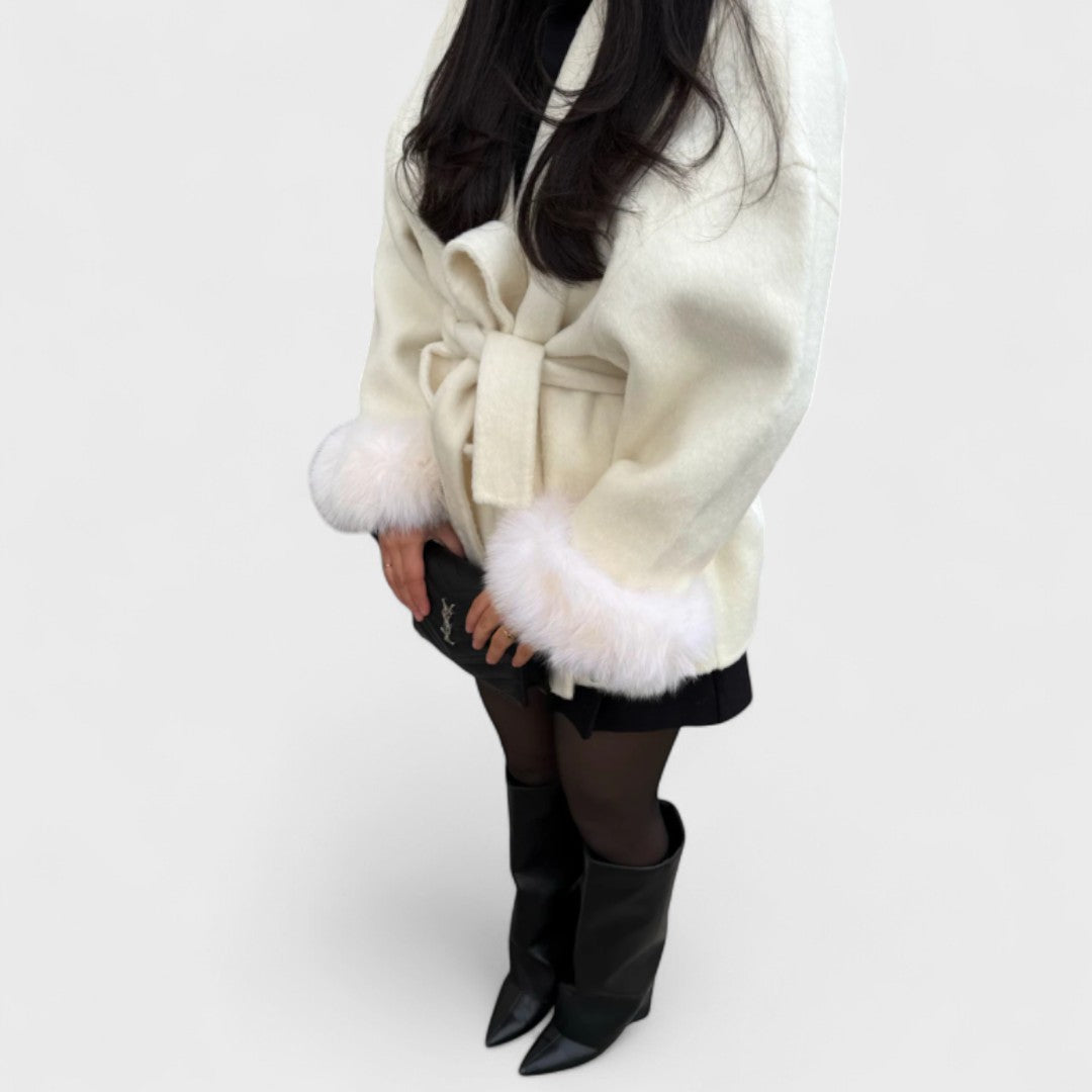 Woolcat – Stylish Coat Featuring Luxurious Faux Fur Accents
