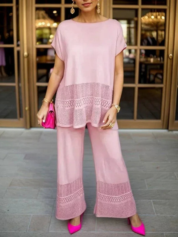 סט של חולצה עם צווארון עגול ושרוולים קצרים בעיצוב חלול ומכנסיים רחבים