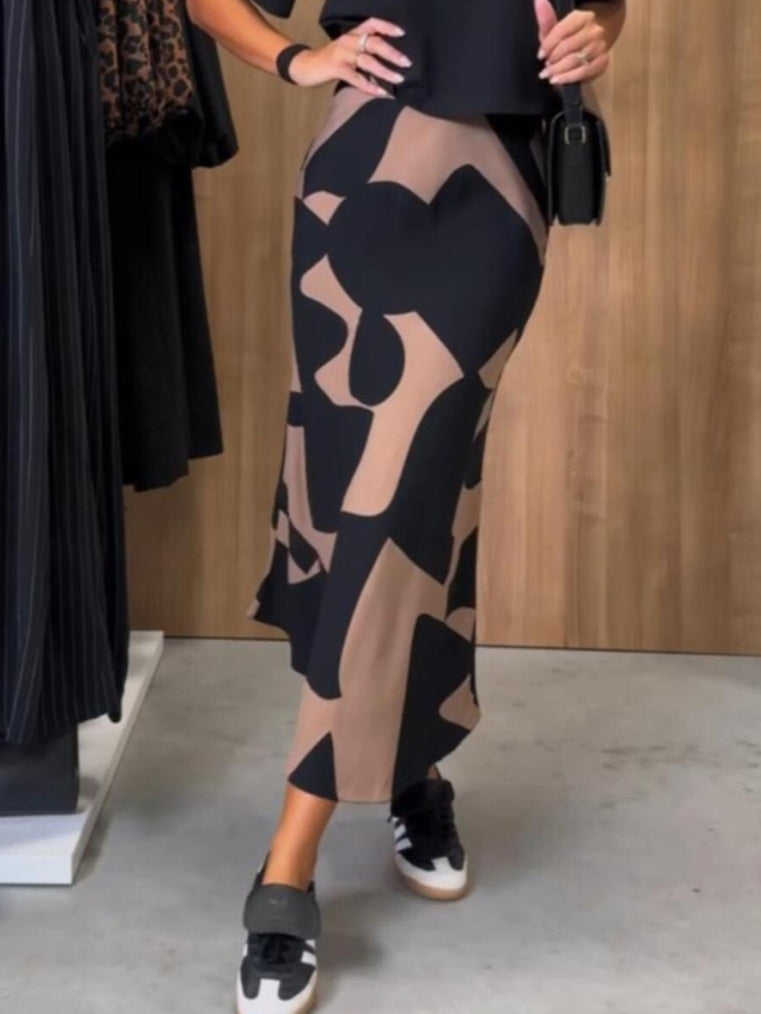 חצאית סאטן עם שוליים צבעוניים