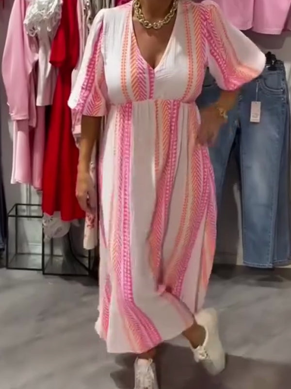 שמלה שיקית עם V עמוק ועם פסים ורודים אלגנטיים והדפס פרחוני