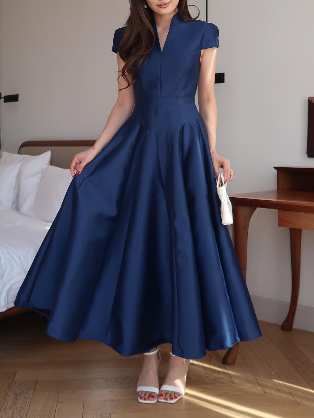 Chic Dark Blue V-Neck Maxi Dress