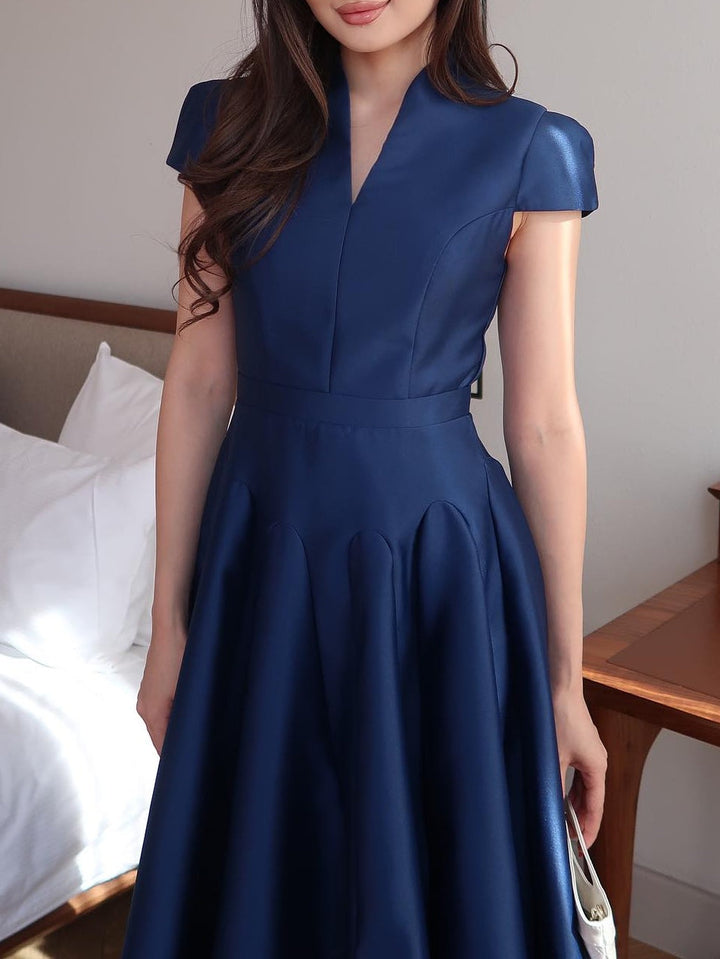 Chic Dark Blue V-Neck Maxi Dress