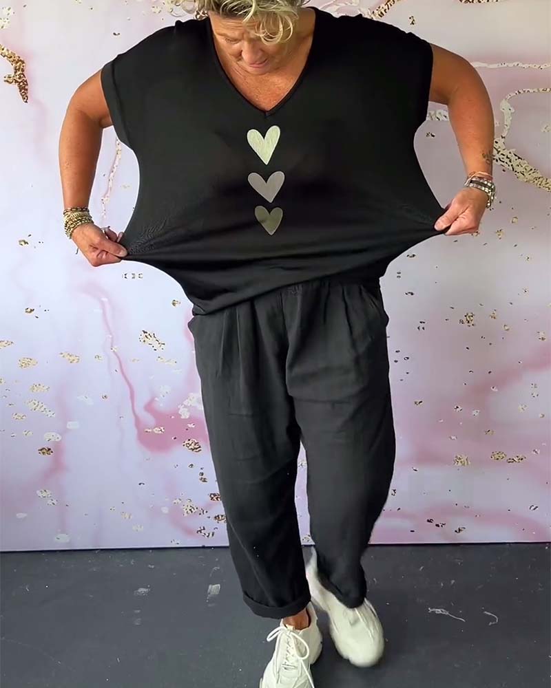 חולצת אהבה עם צווארון V ושרוולים קצרים
