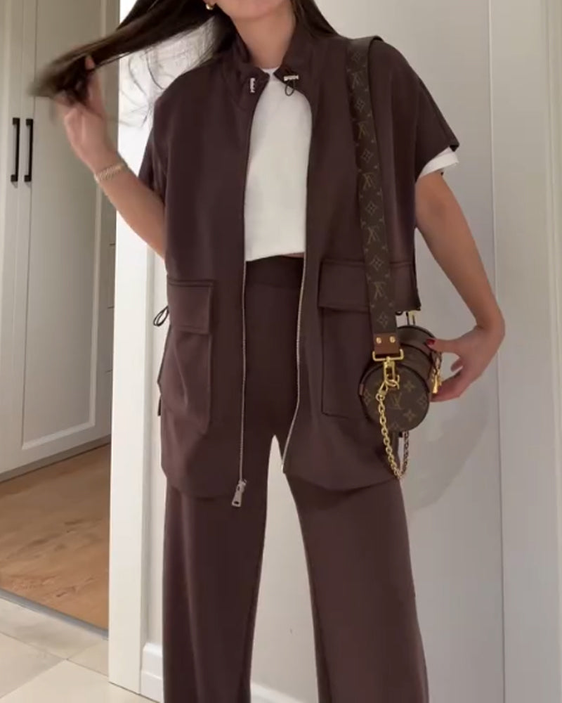 סט טופ ומכנסיים בגזרה נמתחת עם מותן רגוע