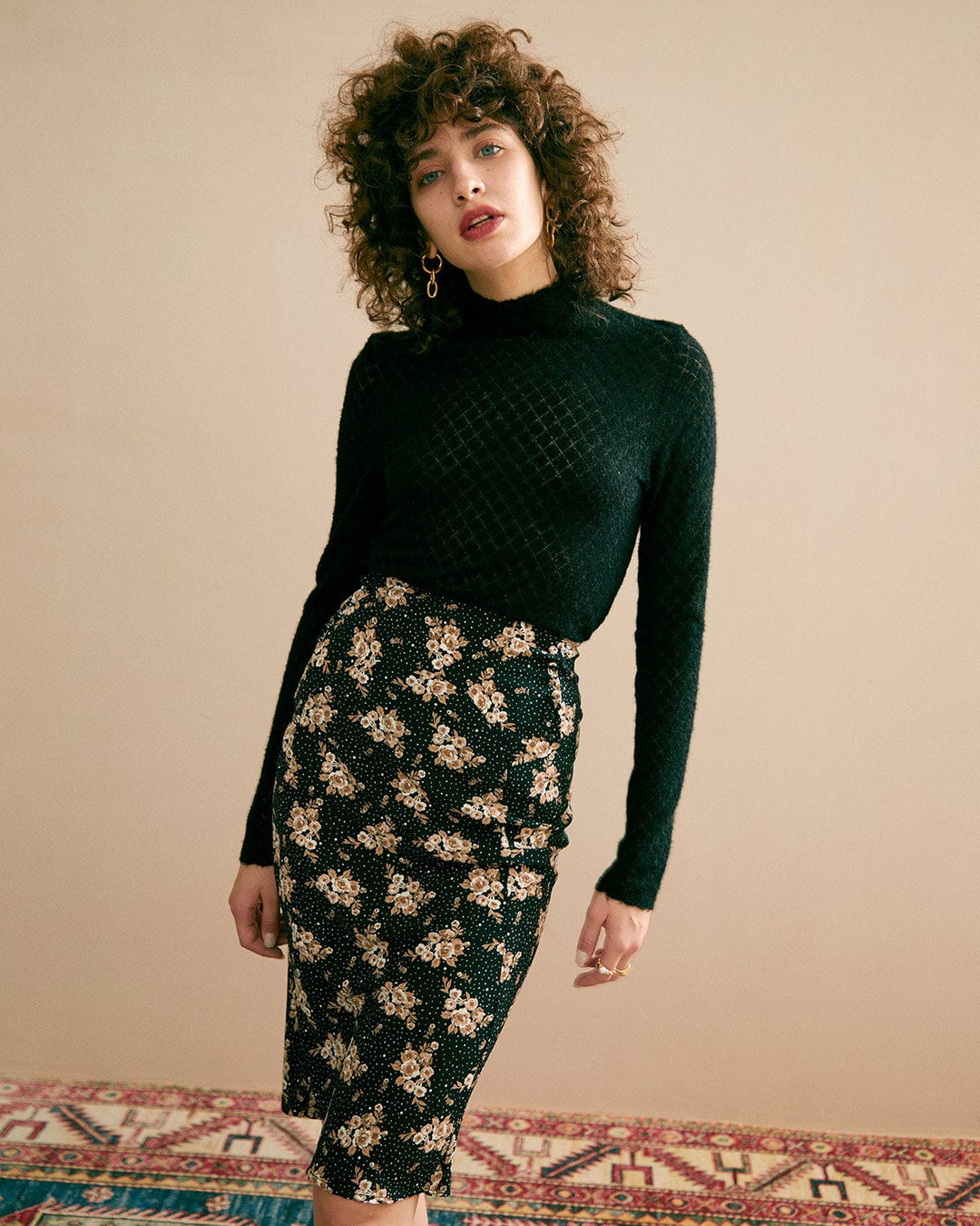 Transparente Strickmode עם עיצוב פרחוני