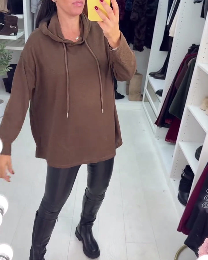 קפוצ'ון רחב עם שרוולים ארוכים ועיצוב אסימטרי