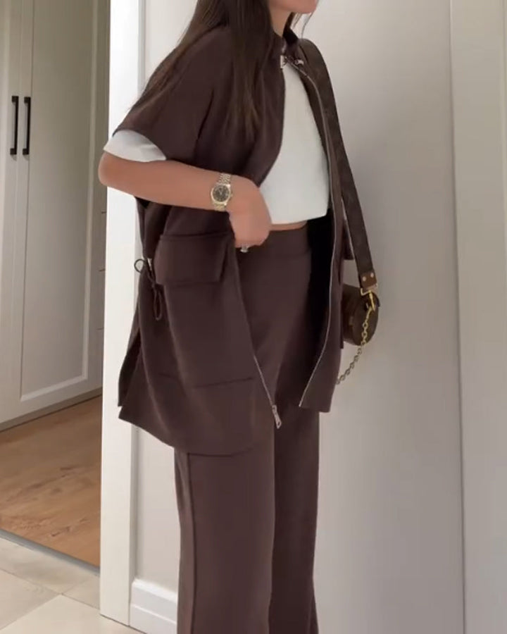 סט טופ ומכנסיים בגזרה נמתחת עם מותן רגוע