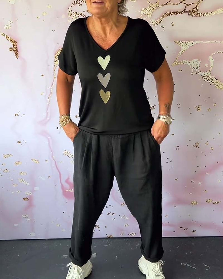 חולצת אהבה עם צווארון V ושרוולים קצרים