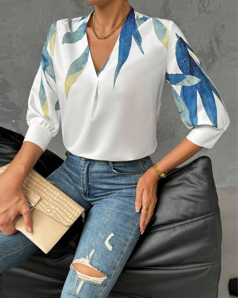 Trendy V-Neck Printed Blouse for Versatile Styling