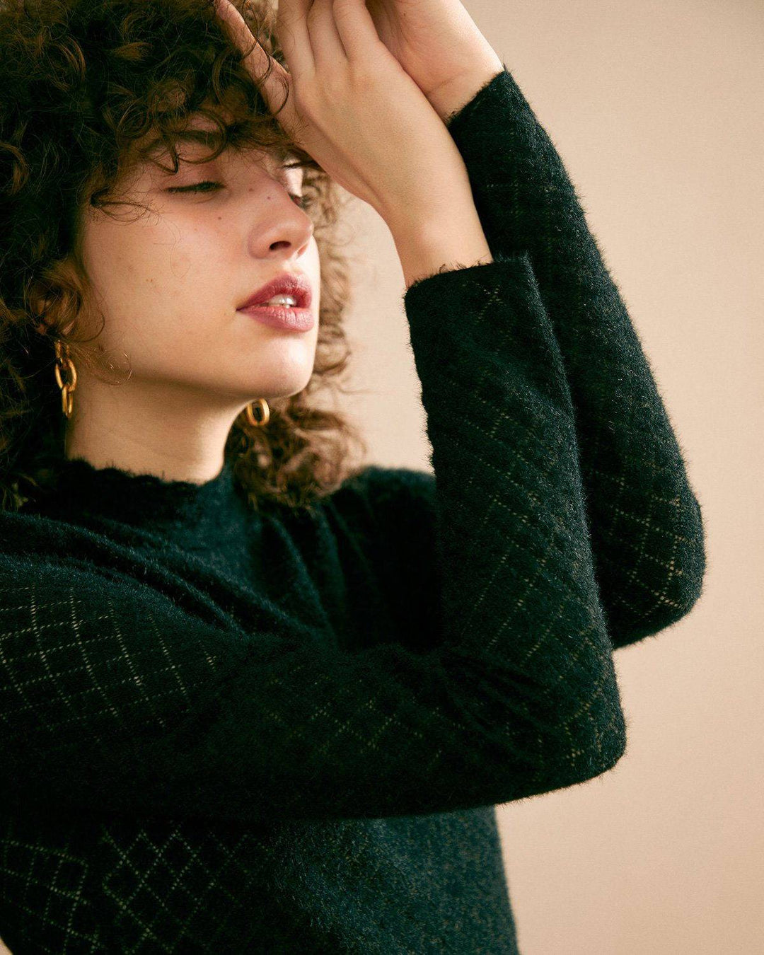 Transparente Strickmode עם עיצוב פרחוני