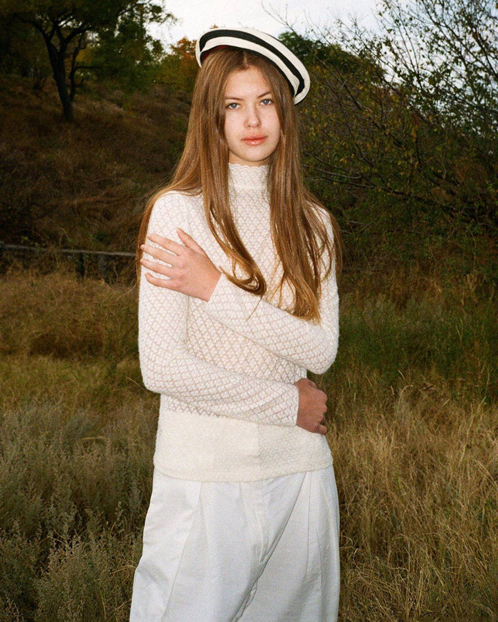 Transparente Strickmode עם עיצוב פרחוני