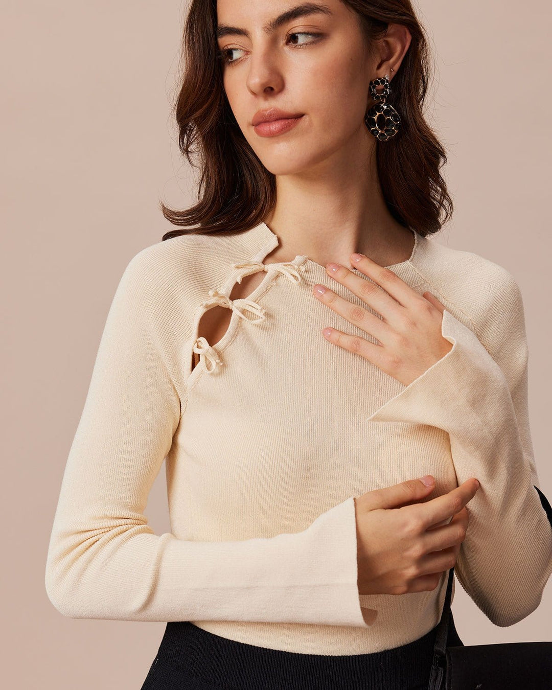 Beiges geripptes Strickoberteil mit Cut-Outs und Schleifen-Detail