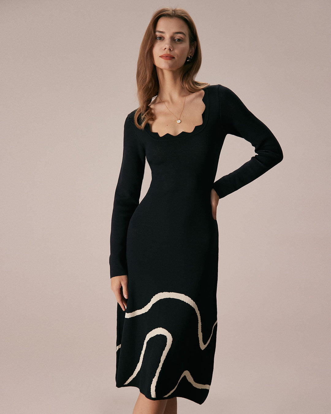 Das Black Wave – Midi-Pulloverkleid mit Wellen-Design
