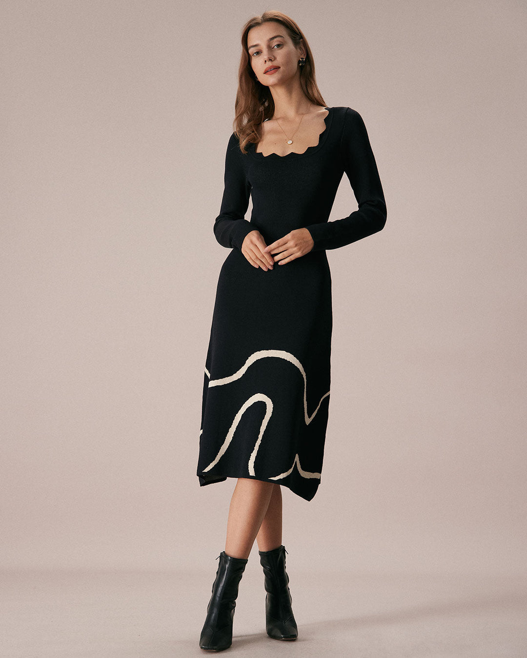 Das Black Wave – Midi-Pulloverkleid mit Wellen-Design