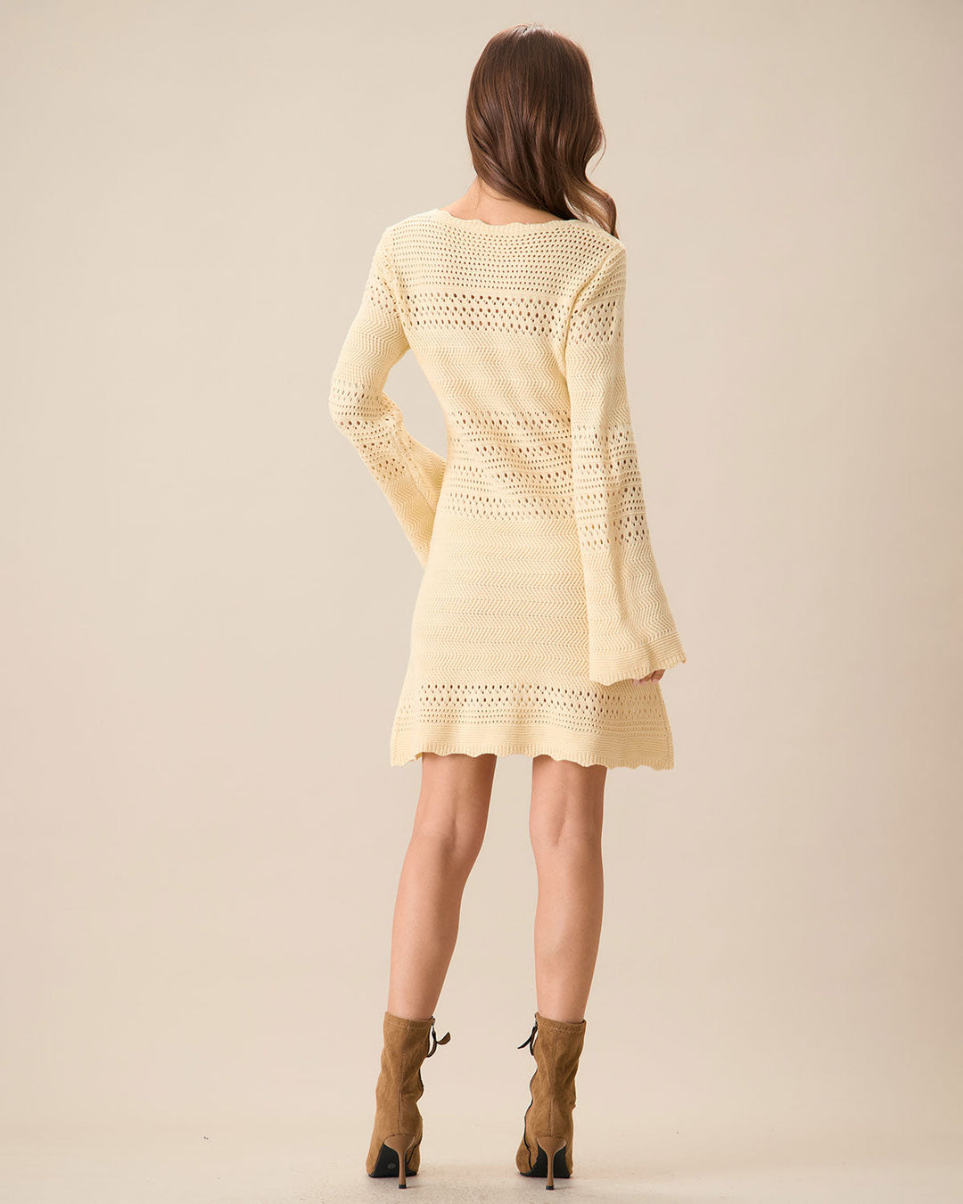Apricotfarbenes Damen-Strickkleid mit Cutout