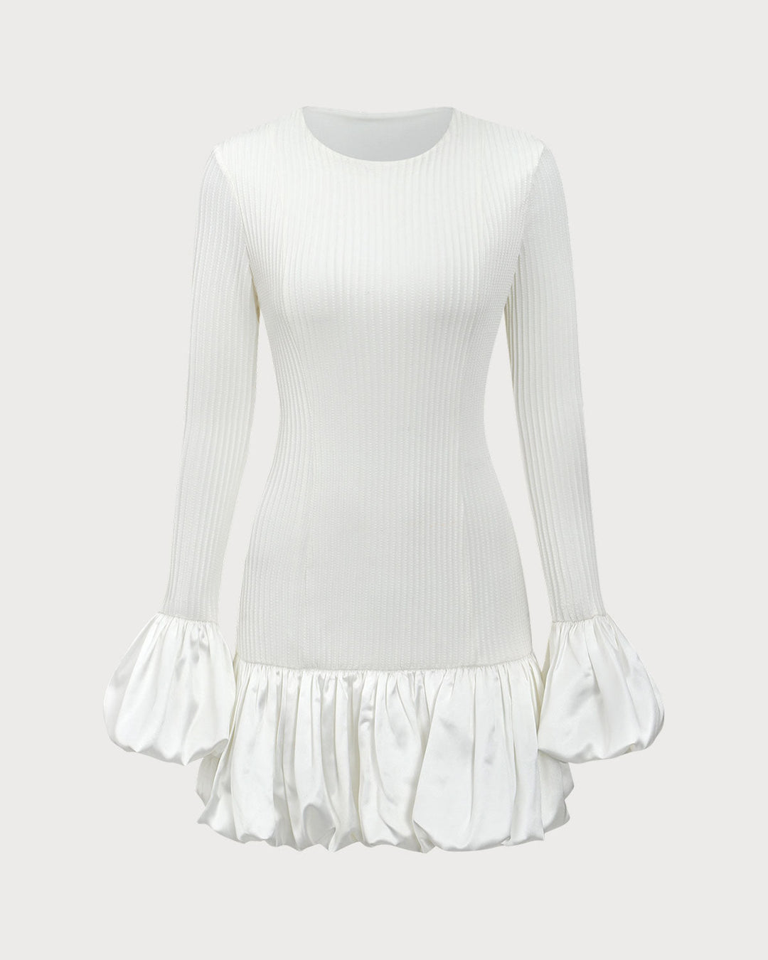Weißes Minikleid mit Schnittmuster