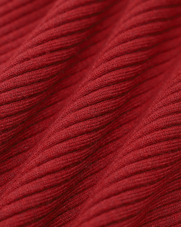 Rotes, tailliertes Pulloverleid mit Glockenärmeln