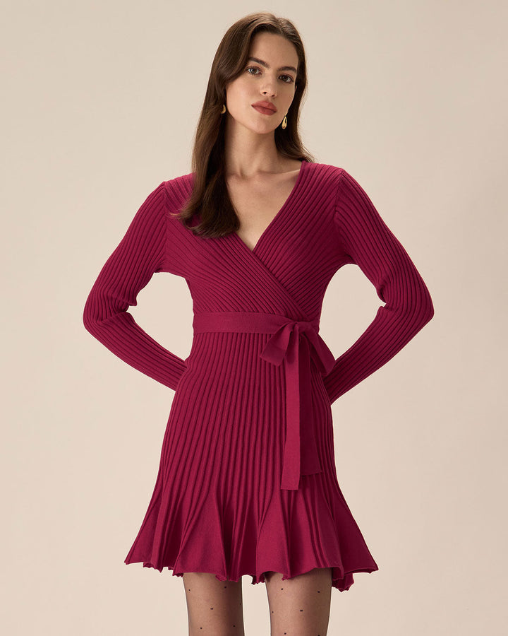 Rotweinfarbener Wickelpullover-Minikleid