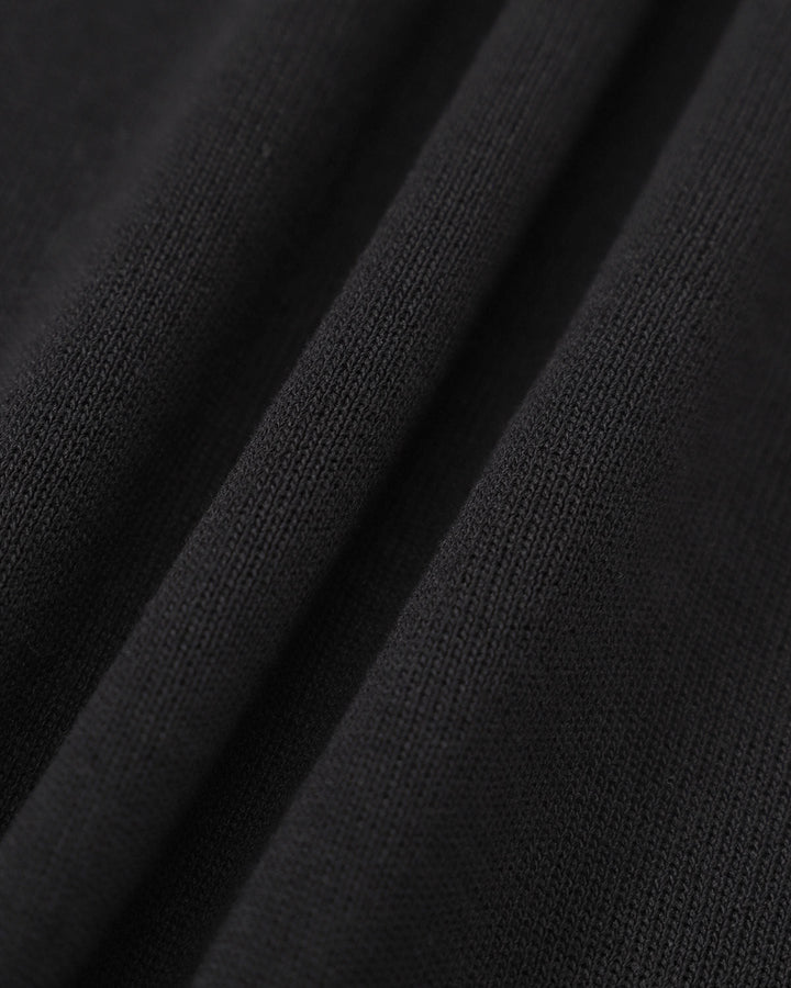 Schwarzes, langärmliges Minikleid mit kontrastierenden פרטים