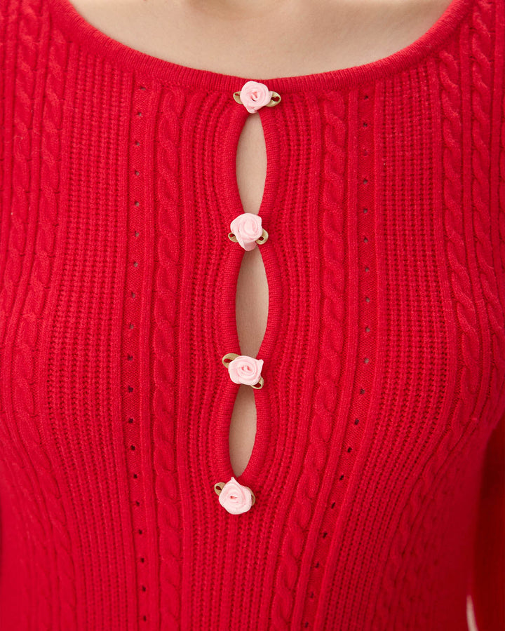 Rotes, tailliertes Pulloverleid mit Ausschnitten