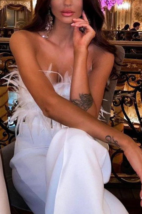 אוברול דק ללא שרוולים, כתפיים אופנתי עם נגיעות נוצות