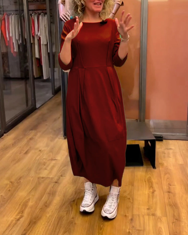 שמלה עם צווארון עגול ושרוולים שלושה רבעים