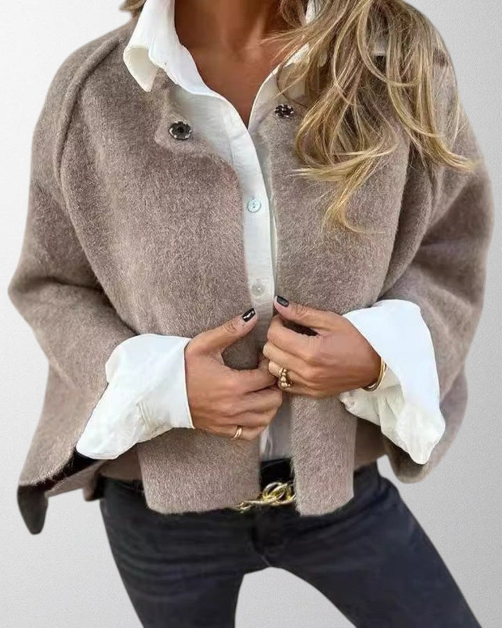 Olivia – Chic Short Jacket with Stylish Flared Sleeves