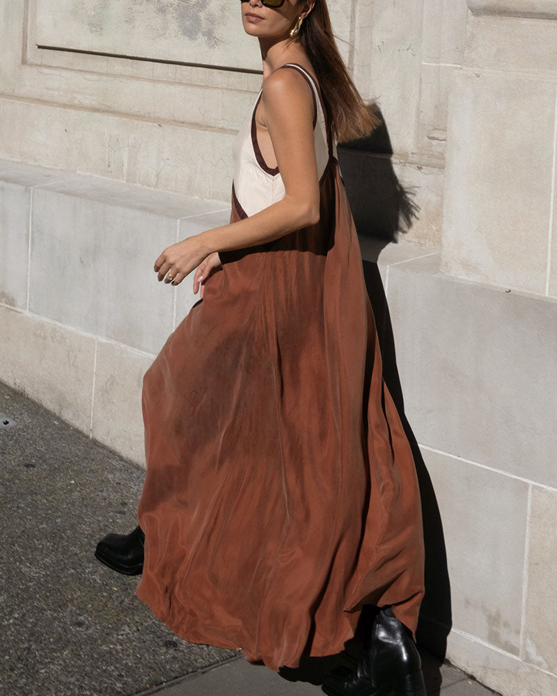 שמלה אופנתית עם צווארון V וצבעים בגוון צבעים