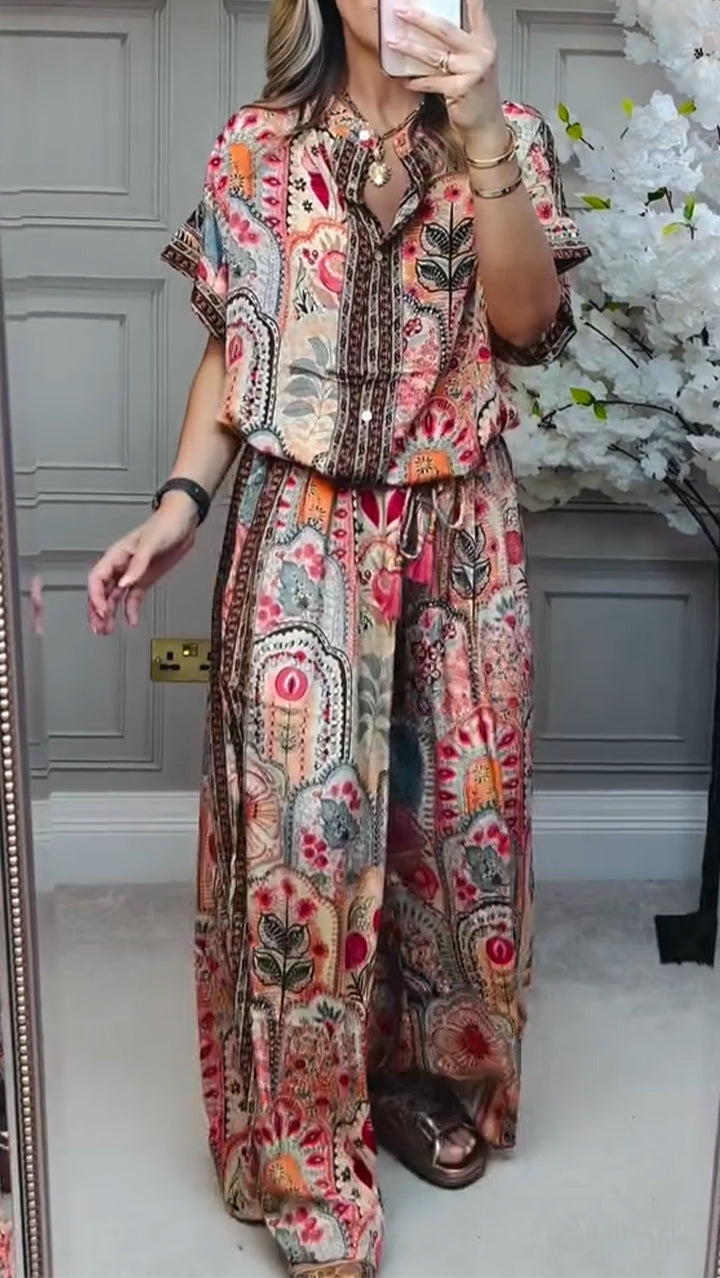 חליפה נינוחה בגזרה רחבה עם צווארון עגול והדפס